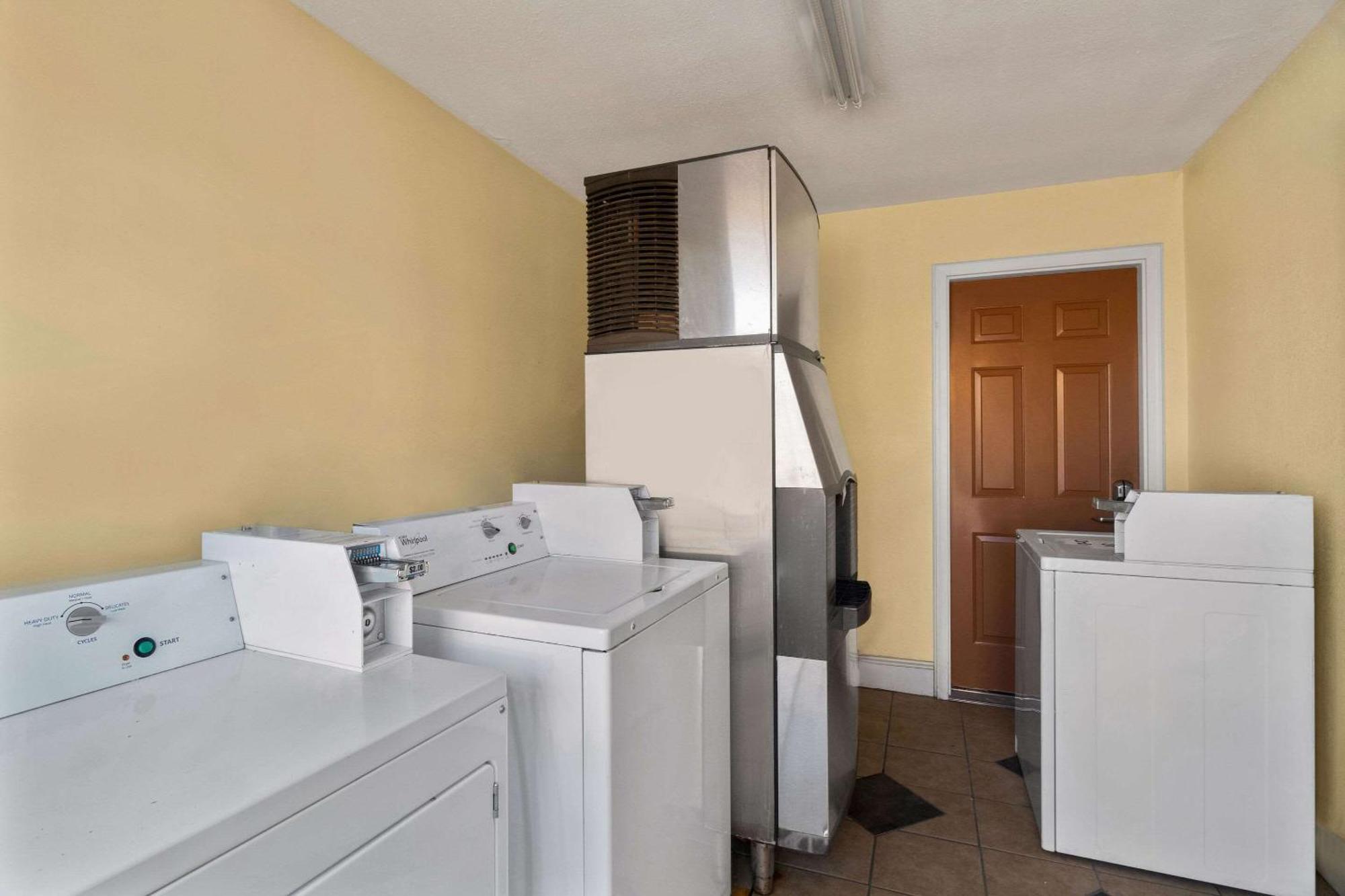 Econo Lodge Cornersville Экстерьер фото