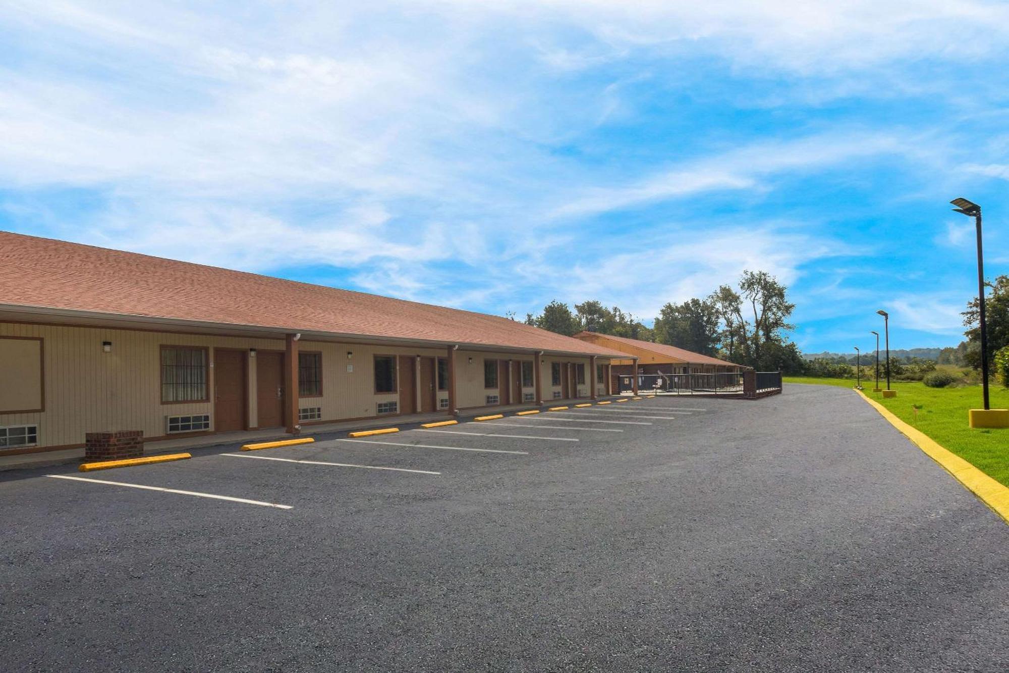 Econo Lodge Cornersville Экстерьер фото