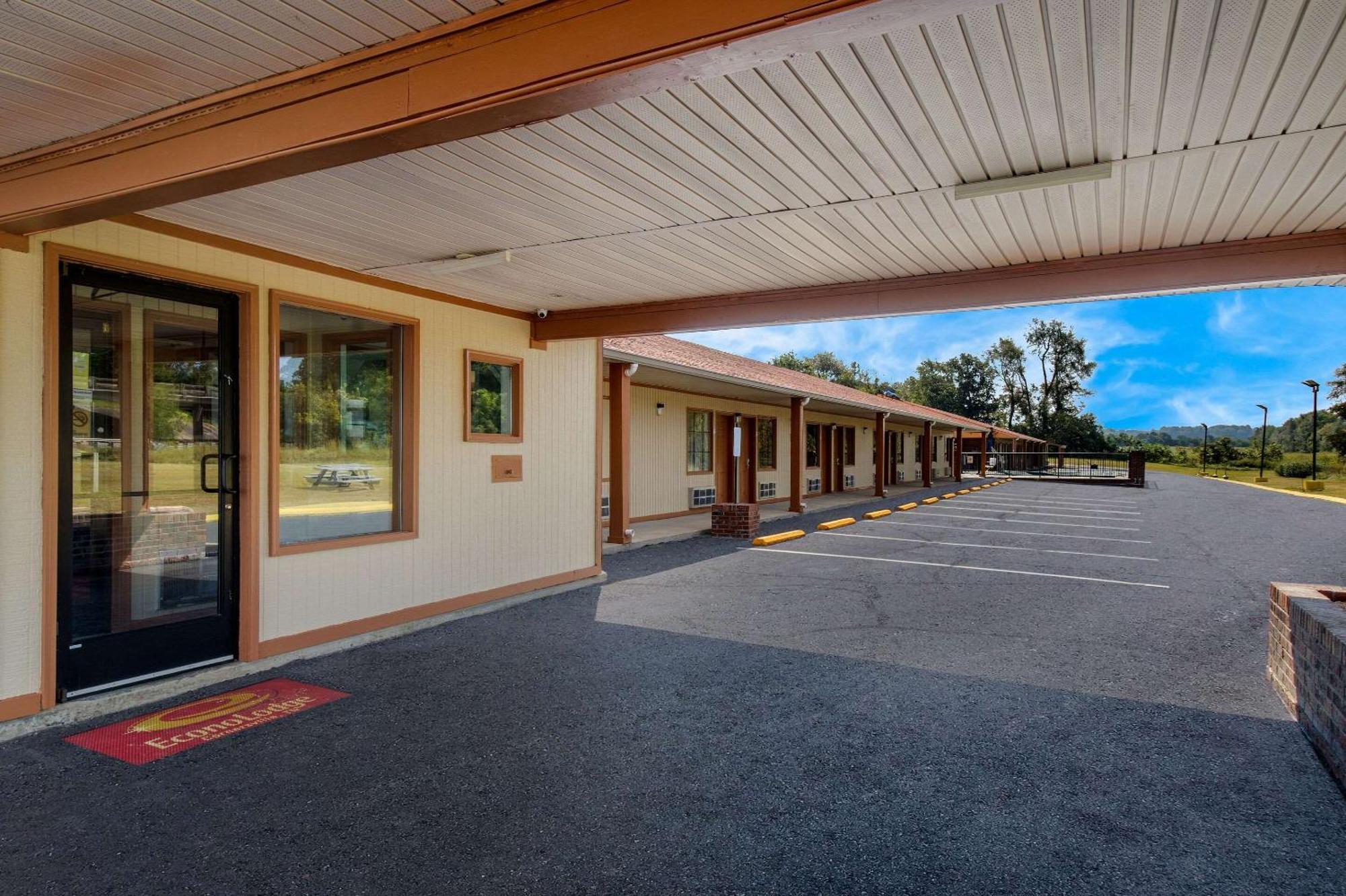 Econo Lodge Cornersville Экстерьер фото